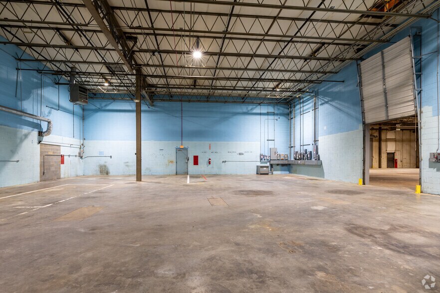 More Photos Of 11707 Steele Creek Rd, Charlotte Manufacturing For Lease