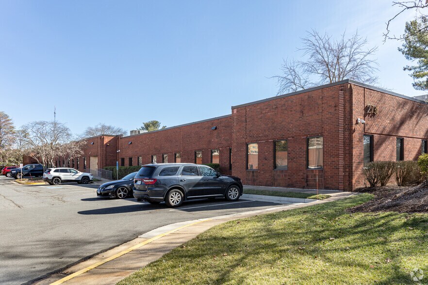 More Photos Of 2751 Prosperity Ave, Merrifield Unknown For Lease