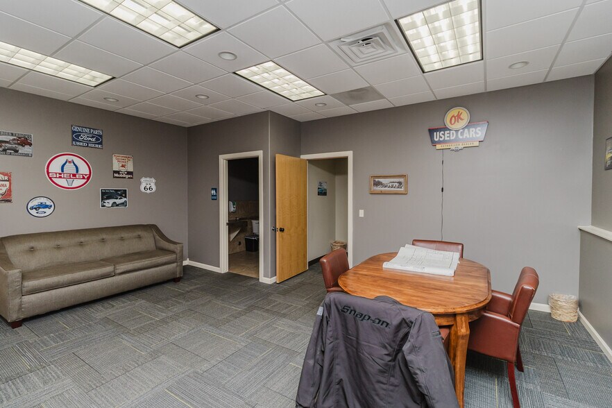 More Photos Of 3101 S Broadway St, Wichita Freestanding For Sale