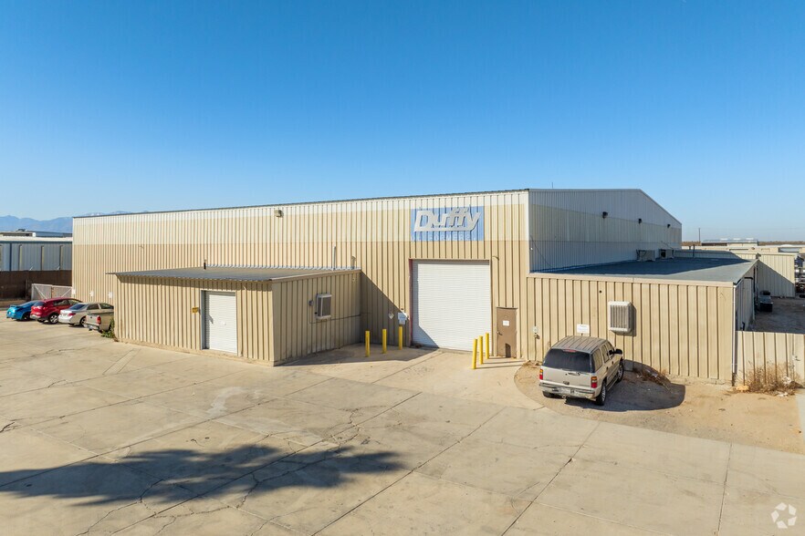 Primary Photo Of 17260 Muskrat Ave, Adelanto Warehouse For Lease