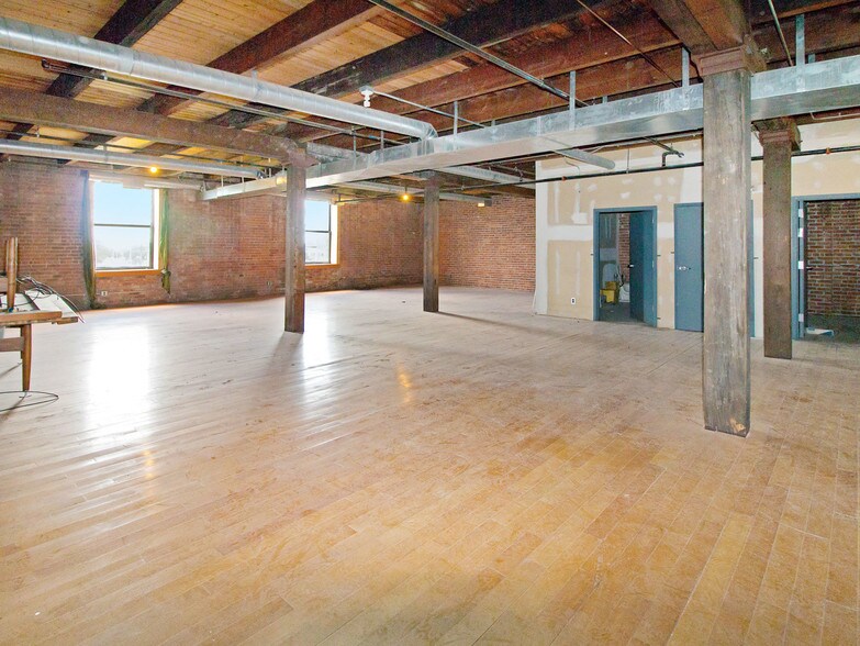 More Photos Of 2630 Charlevoix St, Detroit Office For Sale