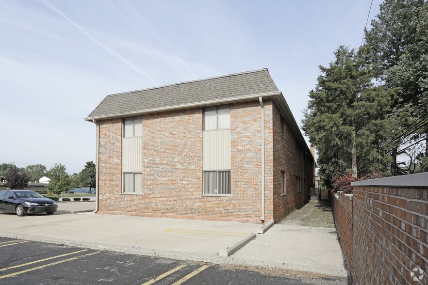 More Photos Of 18600 W 10 Mile Rd, Southfield Office For Sale