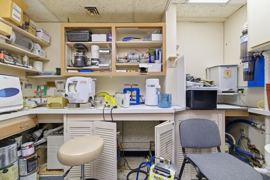 More Photos Of 1051 Beacon St, Brookline Medical For Sale