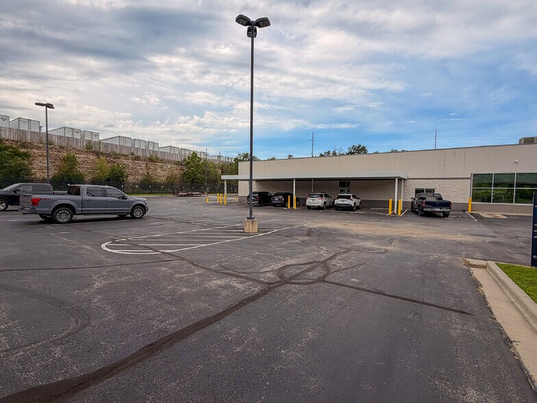More Photos Of 1930 S 45th St, Kansas City Loft Creative Space For Lease