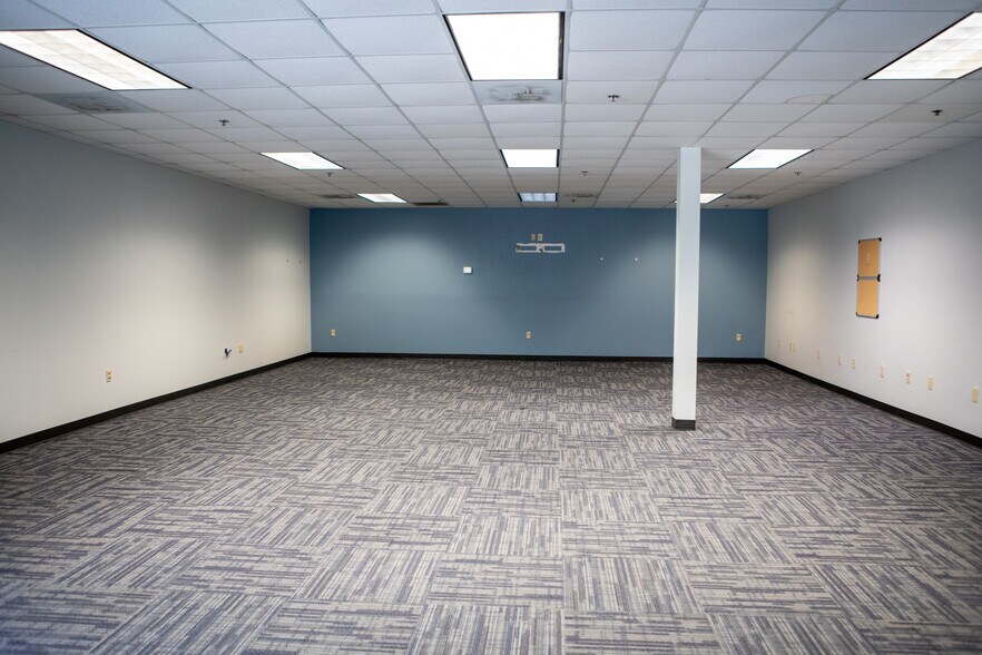 More Photos Of 3587 Parkway Ln, Peachtree Corners Light Distribution For Lease