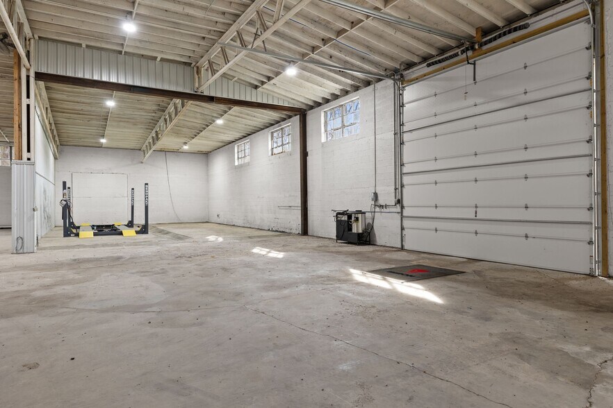 More Photos Of 1080 S Beckett St, Columbia Warehouse For Sale
