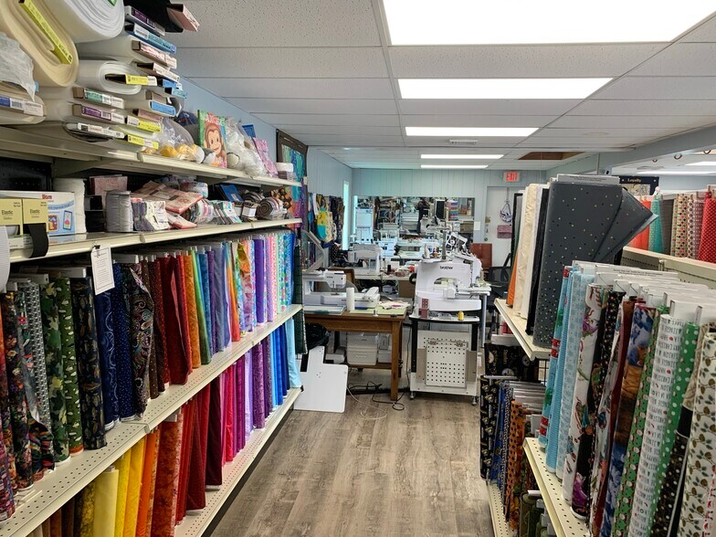 More Photos Of 1630 Midland Beaver Rd, Industry General Retail For Sale