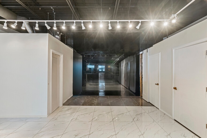 More Photos Of 3131 27th St NE, Calgary Storefront For Sale