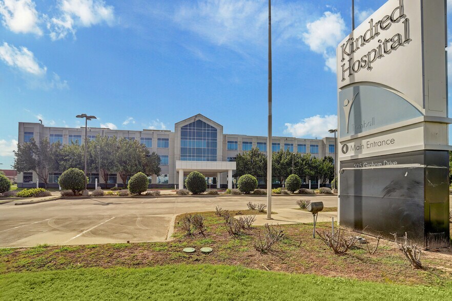 More Photos Of 505 Graham Dr, Tomball Hospital For Sale