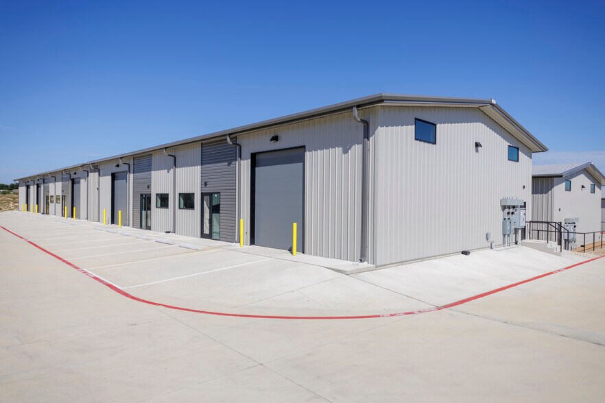 More Photos Of 6451 Silver Saddle Rd, Fort Worth Warehouse For Lease