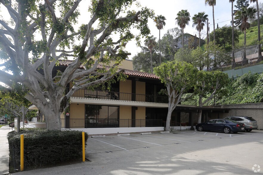 More Photos Of 2000 Riverside Dr, Los Angeles Coworking Space