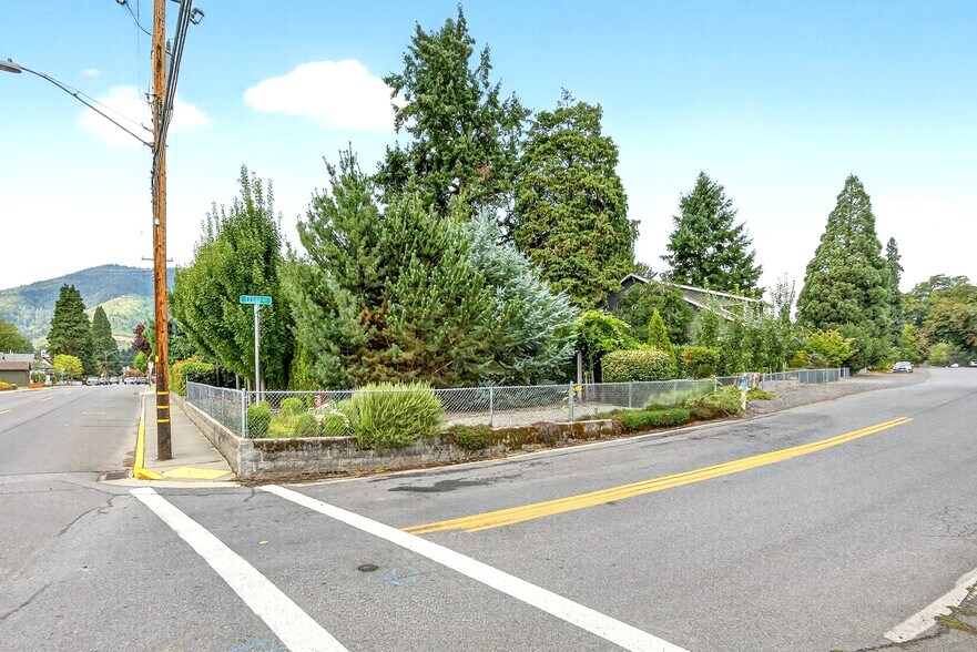 More Photos Of 111 Cedar St, Rogue River Office Residential For Sale