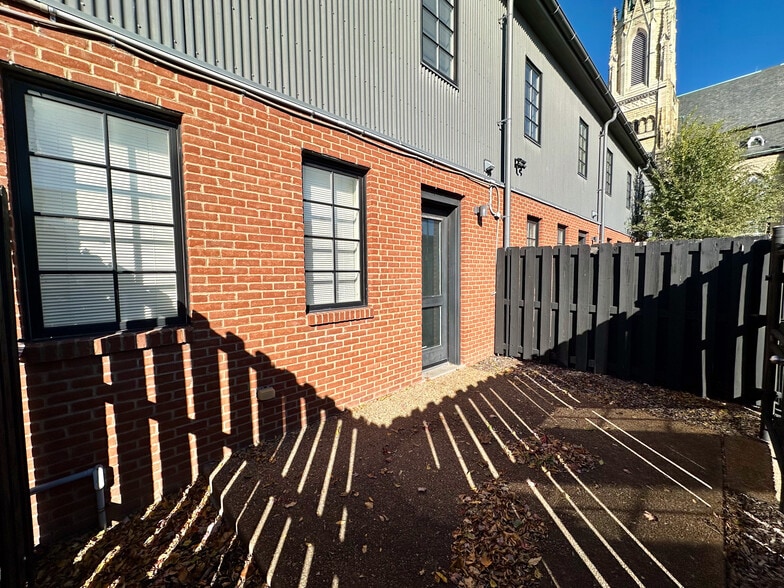 More Photos Of 2010 S 8th St, Saint Louis Office For Lease