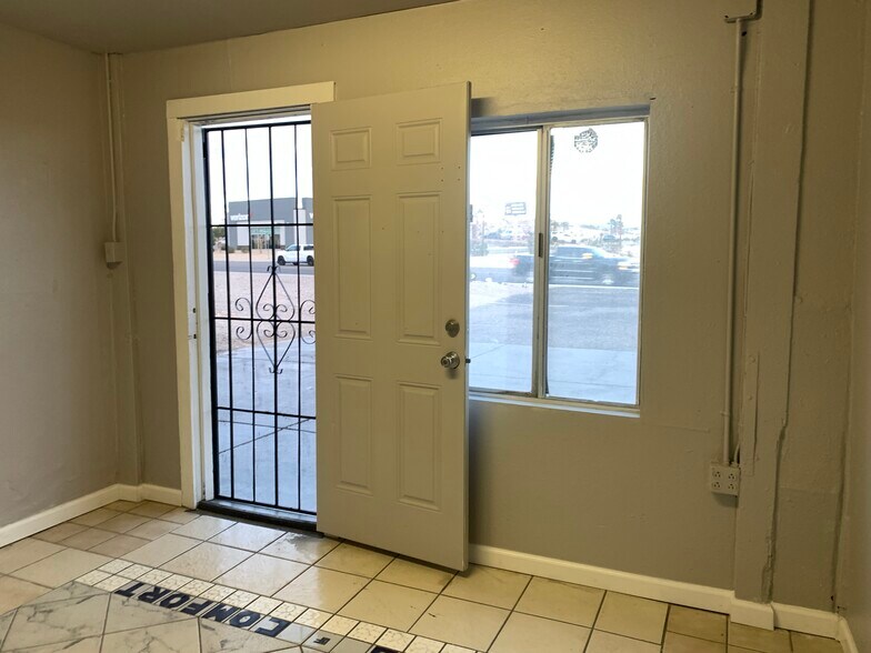 More Photos Of 2715 Highway 95, Bullhead City Self Storage For Lease