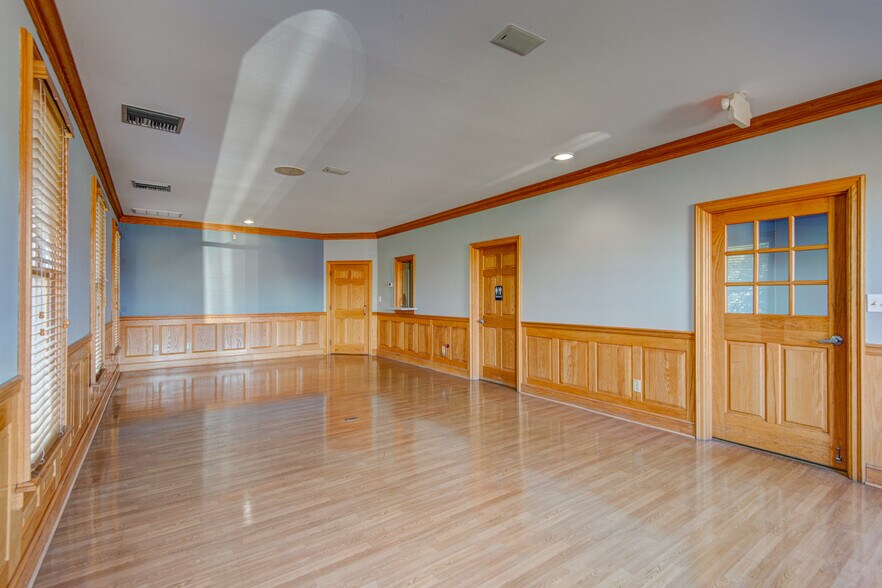 More Photos Of 166 Doctors Dr, Boone Medical For Lease