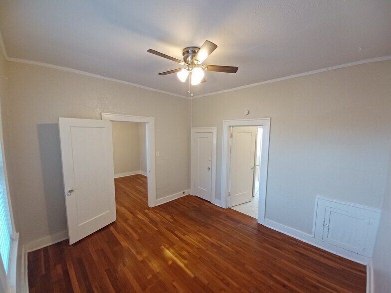 More Photos Of 127 W Magnolia Ave, San Antonio Apartments For Sale
