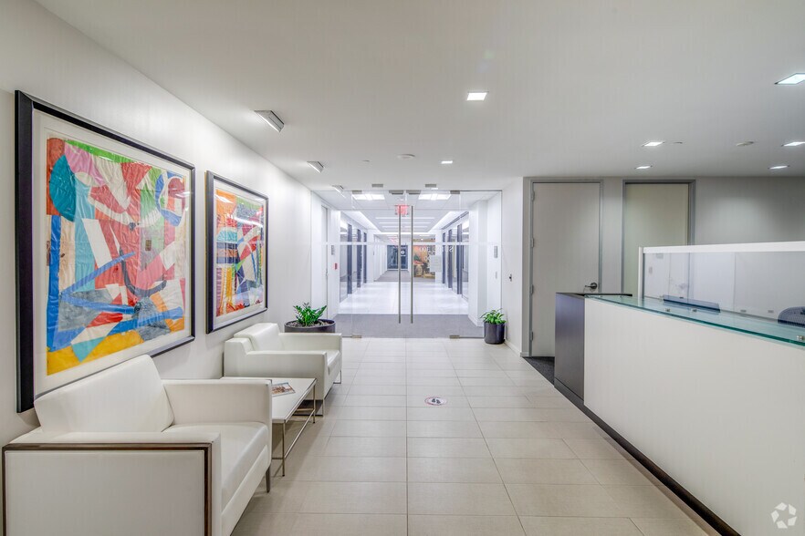 More Photos Of 2101 L St NW, Washington Office For Lease