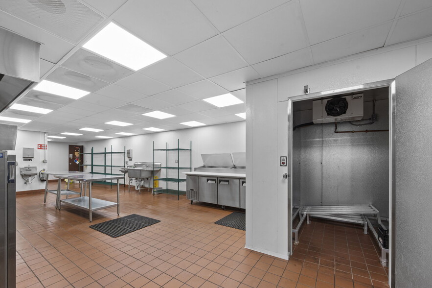 More Photos Of 755 N Snelling Ave N, Saint Paul Storefront For Lease