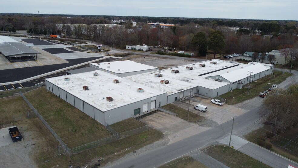More Photos Of 2615 Elmhurst Ln, Portsmouth Warehouse For Lease