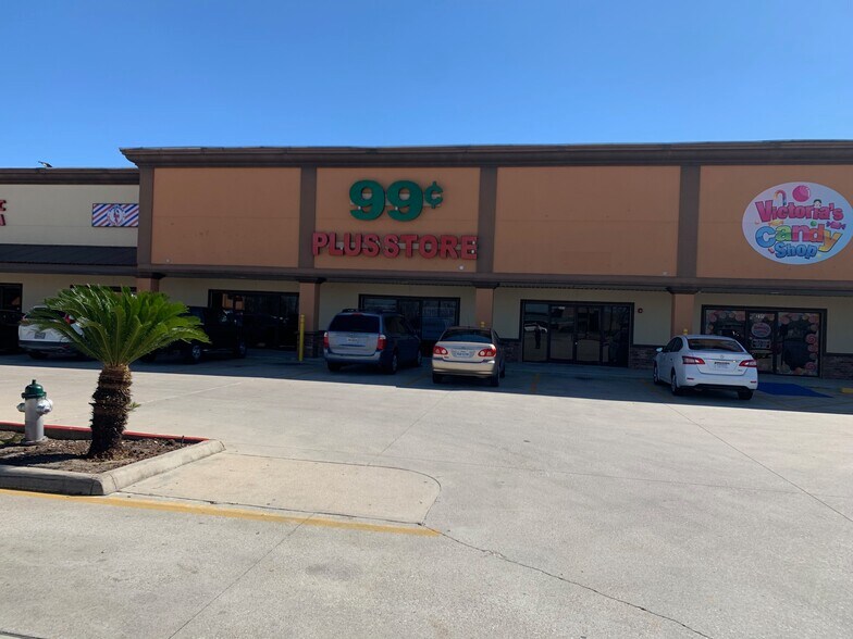 More Photos Of 2949 College St, Beaumont Freestanding For Lease