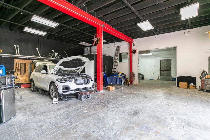 More Photos Of 4605–4619 W Pico Boulevard, Los Angeles Auto Repair For Sale