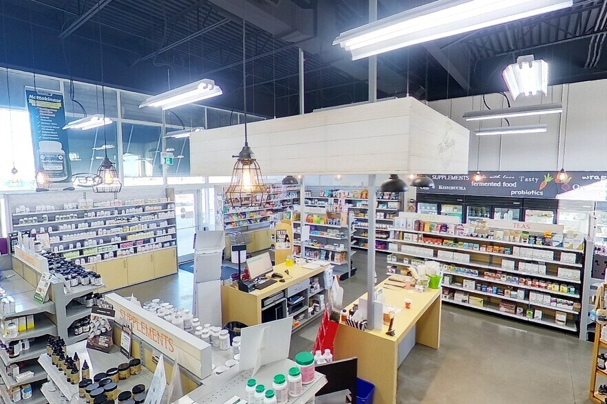 More Photos Of 101 Clarence St, Port Colborne General Retail For Sale