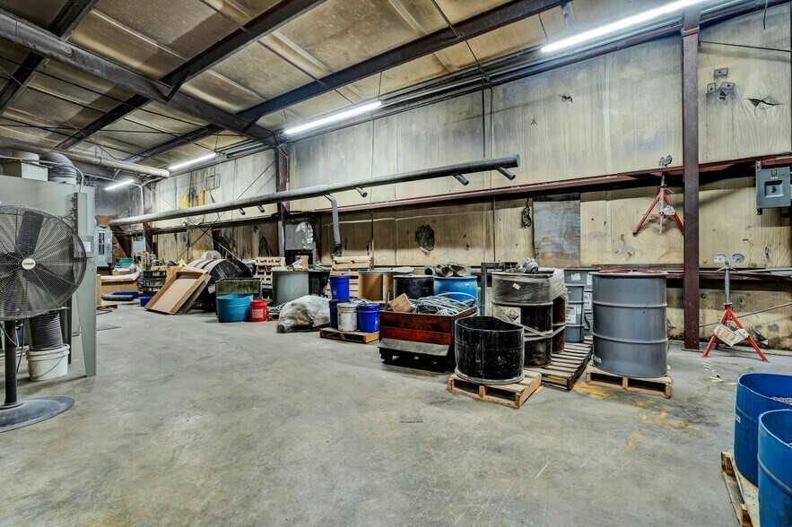 More Photos Of 2450 Riverside Drive, Chattanooga Warehouse For Sale