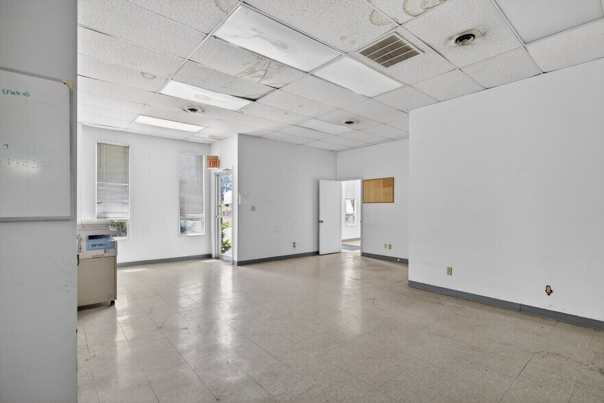 More Photos Of 52 Mid Valley Ln, Verona Warehouse For Sale