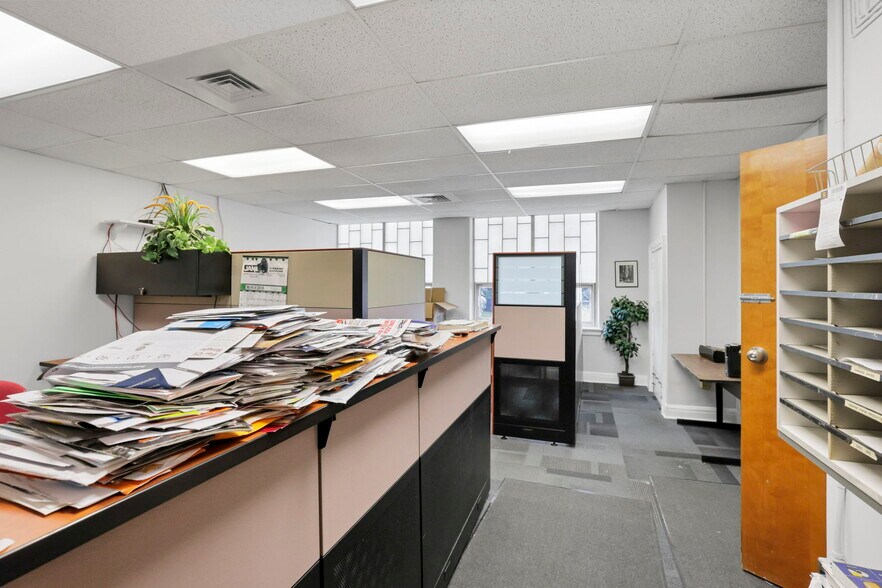 More Photos Of 300 E Auburn Ave, Springfield Office For Sale