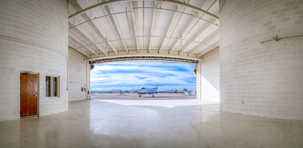 More Photos Of 14605 N Airport Dr, Scottsdale Airplane Hangar For Lease