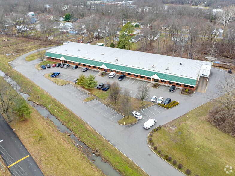 More Photos Of 4800-4820 Poplar Place Dr, Louisville Showroom For Lease