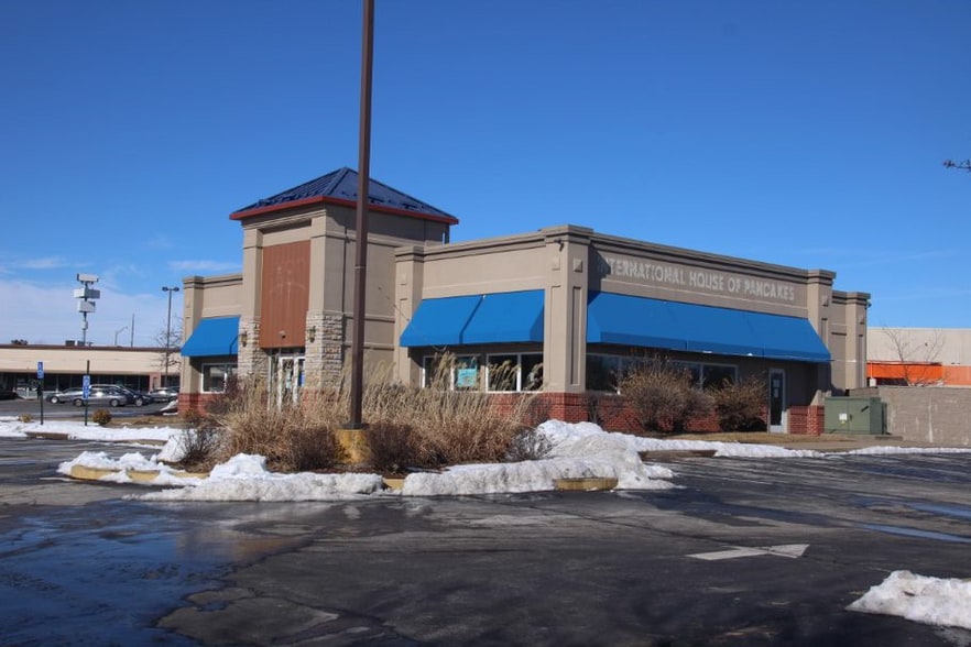 More Photos Of 10910 New Halls Ferry Rd, Saint Louis Restaurant For Lease