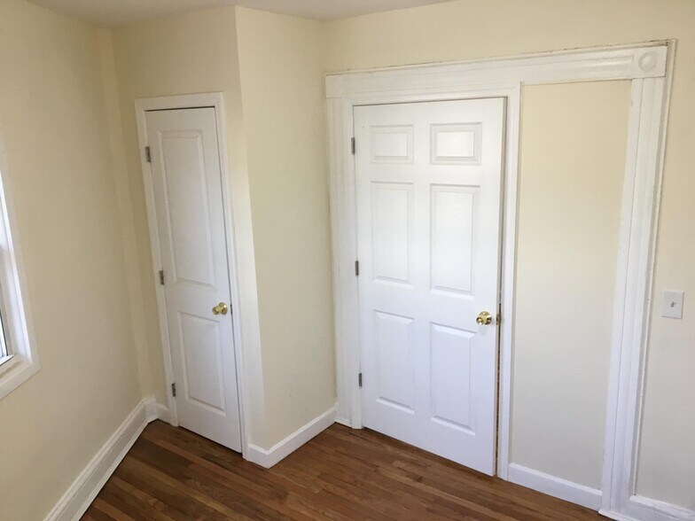 More Photos Of 443 Jackson Ave, Elizabeth Storefront Retail Residential For Sale
