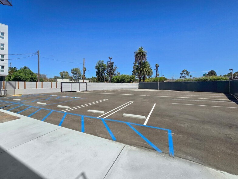 More Photos Of 5075 W Adams Blvd, Los Angeles Medical For Lease