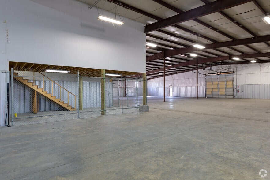 More Photos Of 12306 Shiloh Church Rd, Houston Warehouse For Lease