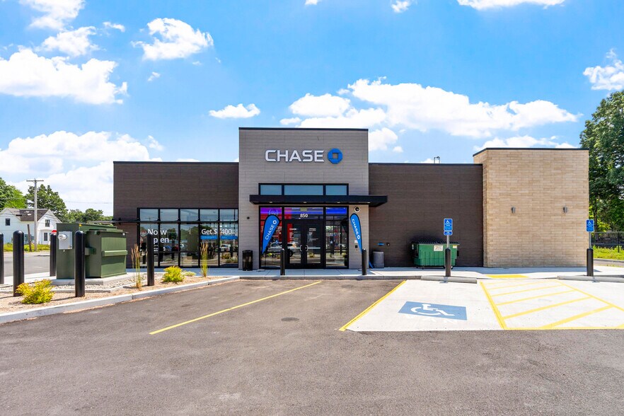 More Photos Of 850 Main st, Clinton Bank For Sale