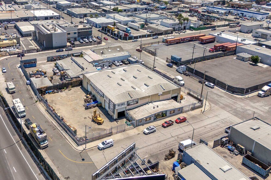More Photos Of 1240-1250 W 17th St, Long Beach Service For Lease