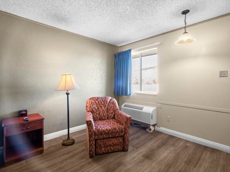 More Photos Of 1225 S State St, Salina Hotel For Sale