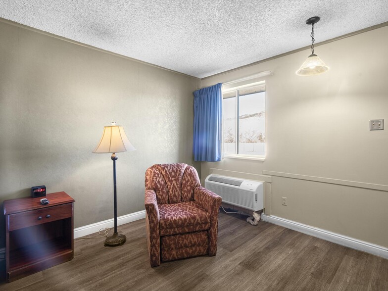 More Photos Of 1225 S State St, Salina Hotel For Sale