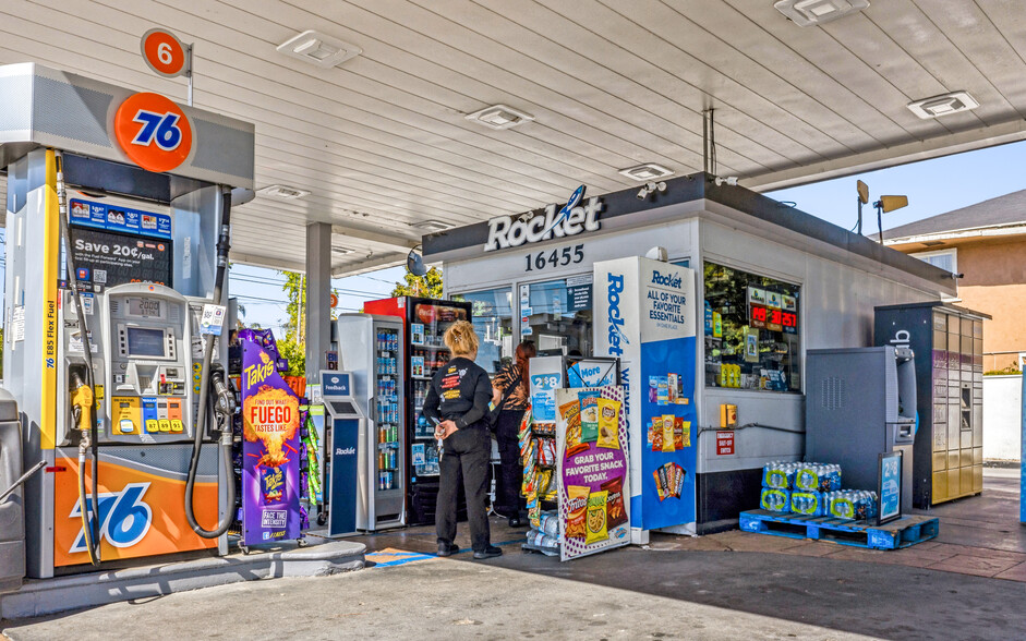 More Photos Of 16455 Victory Blvd, Van Nuys Service Station For Sale