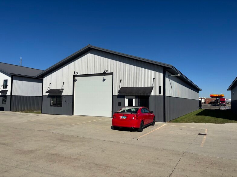 More Photos Of 3324 39th St S, Fargo Flex For Sale