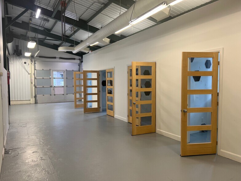 More Photos Of 1892 Rue Payette, Montréal Flex For Lease