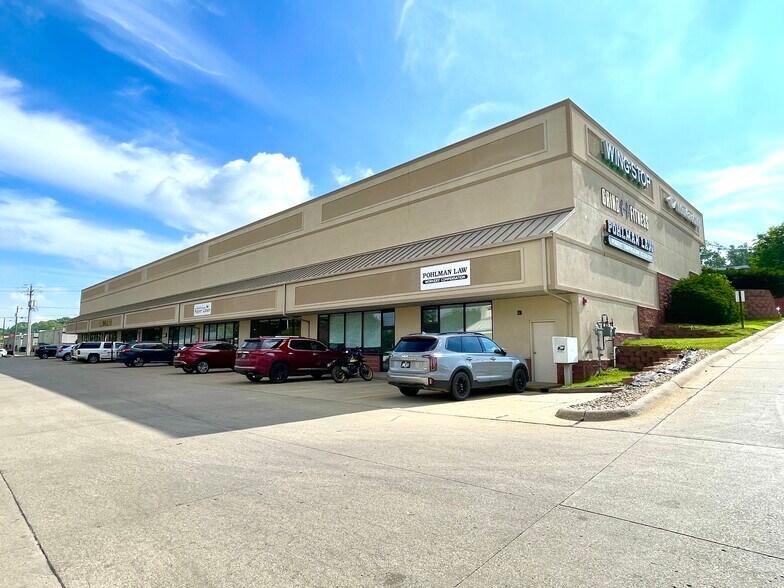 More Photos Of 1901 Hamilton Blvd, Sioux City Storefront For Lease