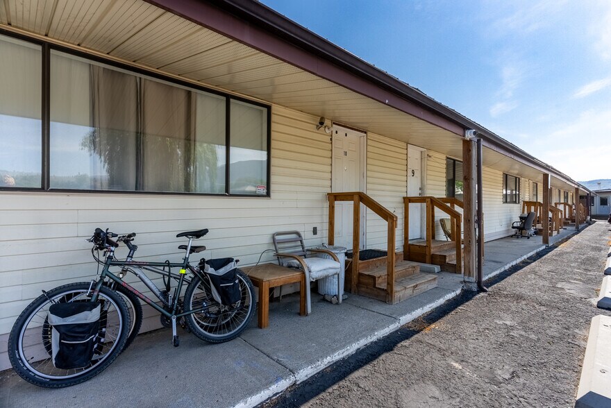 More Photos Of 1801 Chapman St, Merritt Apartments For Sale