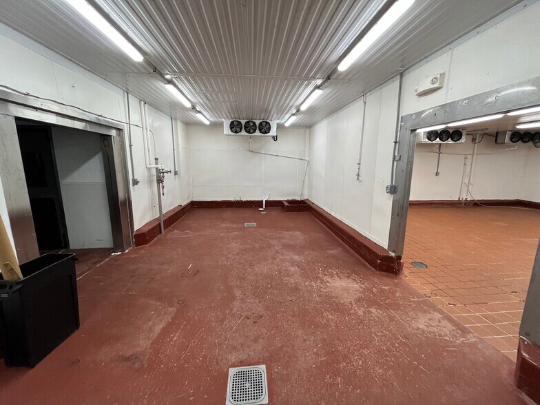 More Photos Of 30 Illinois Ave, Cincinnati Warehouse For Lease