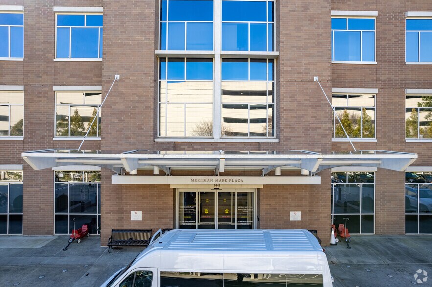 More Photos Of 5445 Meridian Mark Rd, Atlanta Medical For Lease