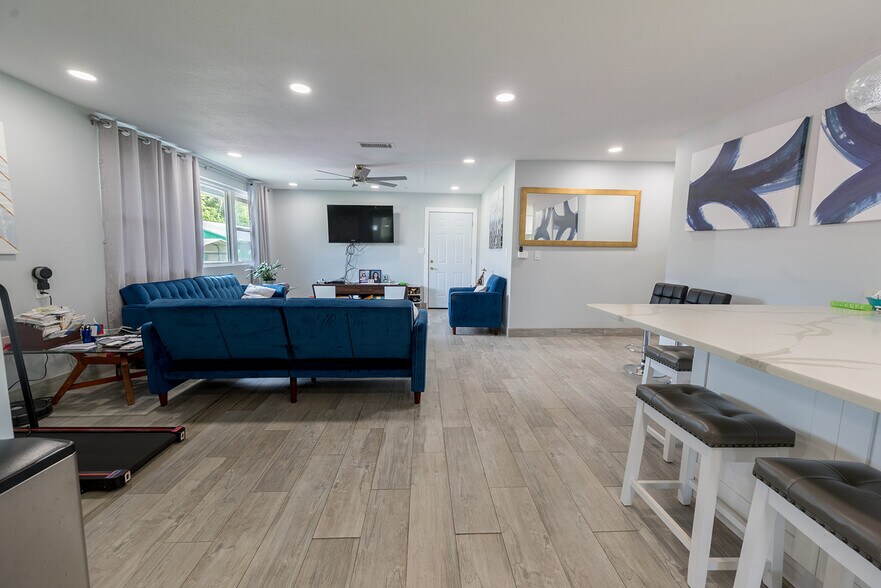 More Photos Of 1757 N Temple Ave, Starke Hotel For Sale