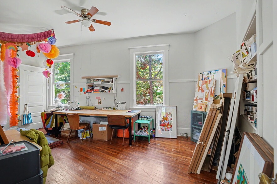 More Photos Of 17 W 41st St, Savannah Freestanding For Sale