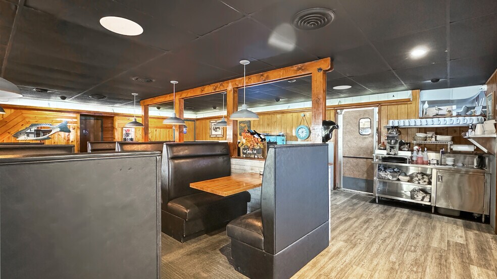 More Photos Of 2403 Sunnyside Dr, Cadillac Restaurant For Sale