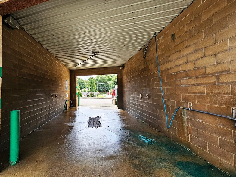 More Photos Of 628 High St, Hillsboro Carwash For Sale